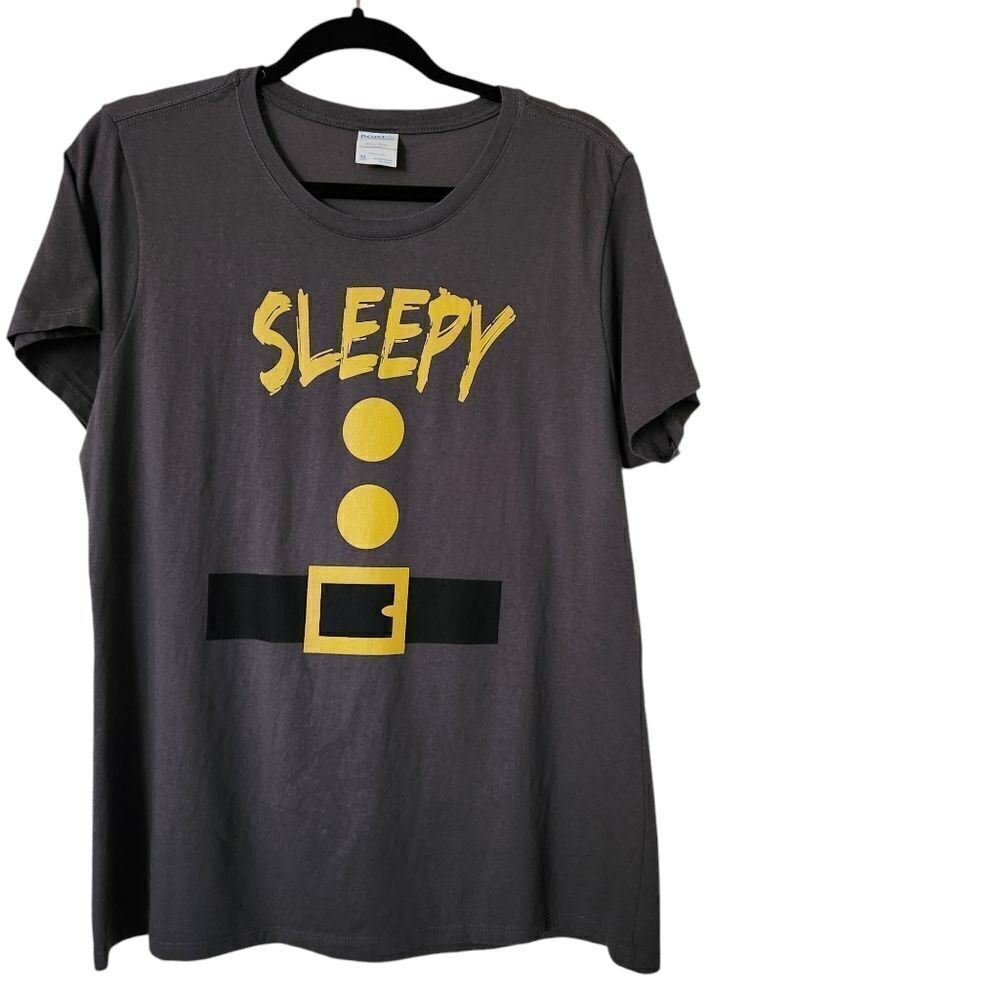 Port and Company Sleepy Graphic T-Shirt Gray Short Sleeve Size XL